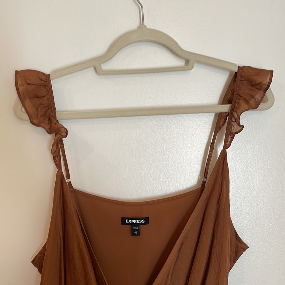 Express Brown Wrap Tank - Picture 4 of 5